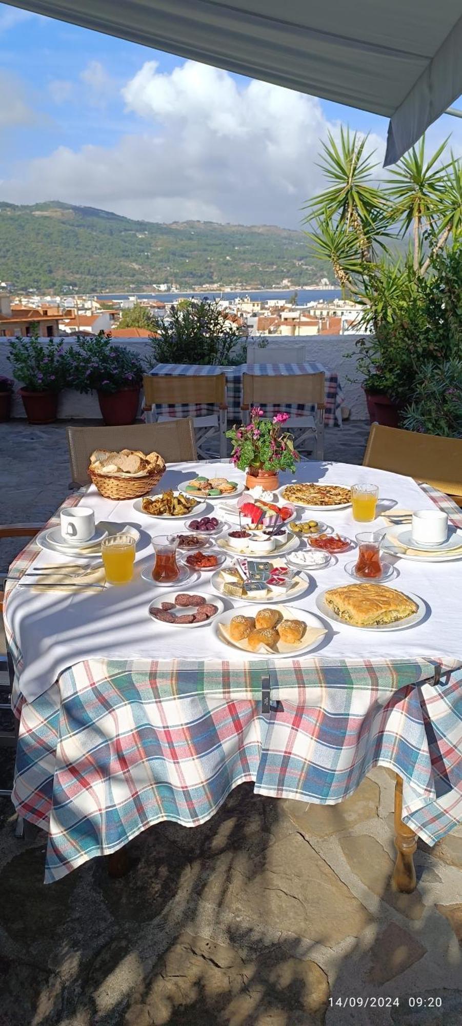 Odysseas Hotel Samos Exterior foto